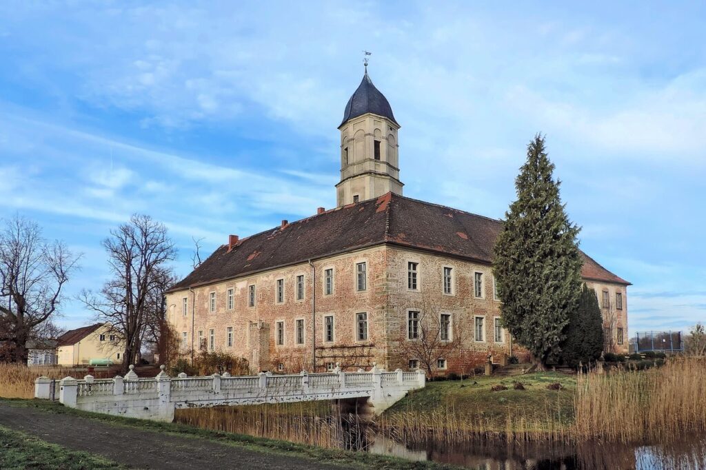 moated castle hemsendorf, hemsendorf, jessen magpie, castle