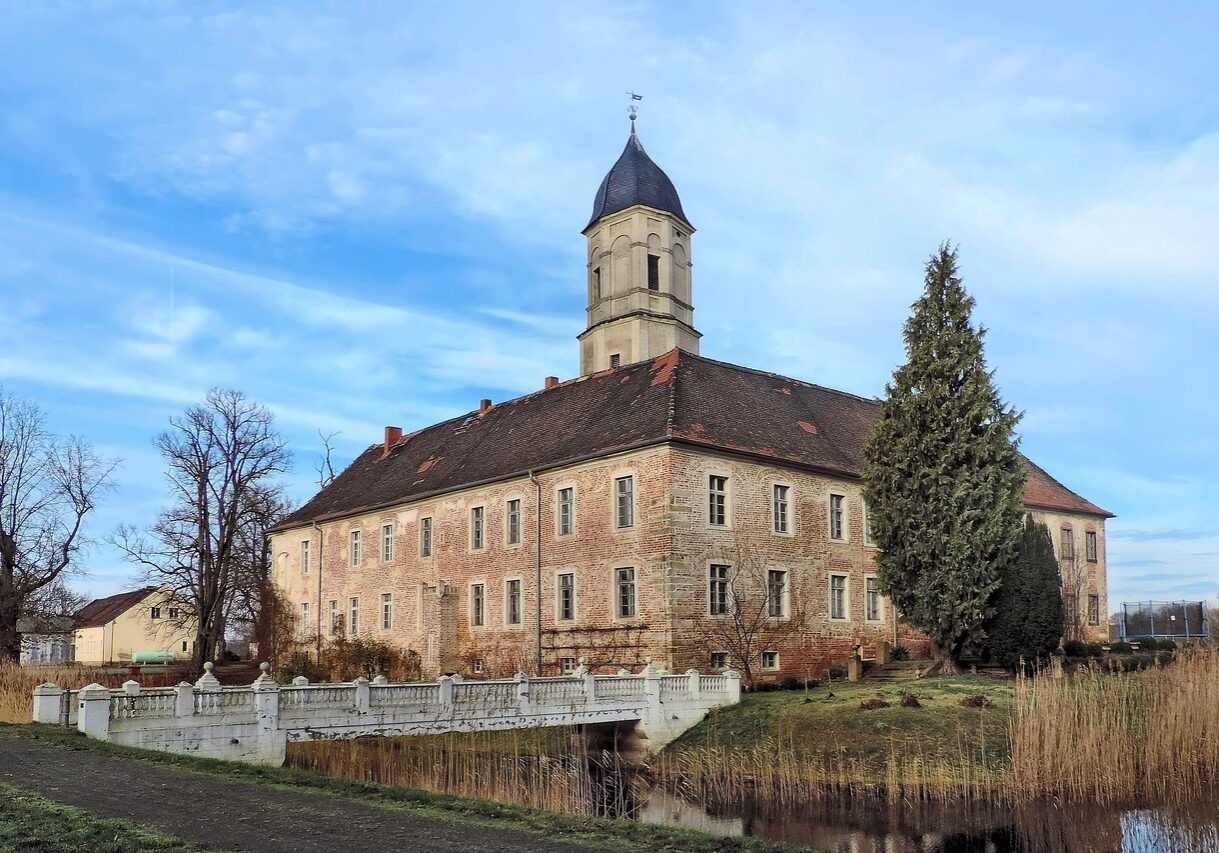 moated castle hemsendorf, hemsendorf, jessen magpie, castle