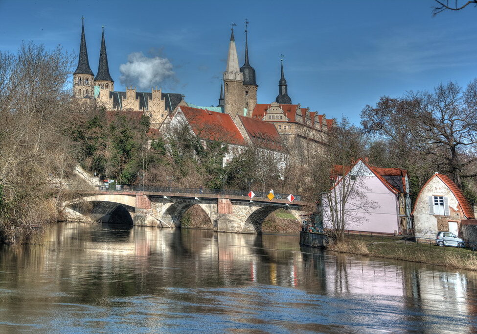 die Sonne scheint, macht mal wieder einen Ausflug ;-)) Schloss in Merseburg über die Saalebrücke gesehen!